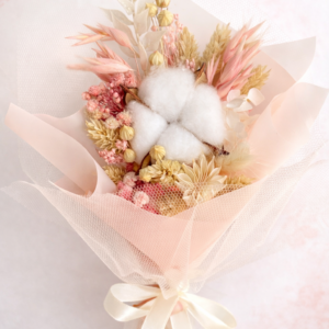 mały bukiecik z bawełną