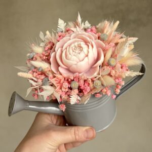 Mała konewka ze świecą